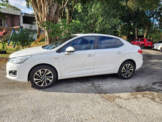 CITROËN C4 LOUNGE 1.6 THP FLEX EXCLUSIVE BVA CITROËN C4 LOUNGE 1.6 THP FLEX EXCLUSIVE BVA